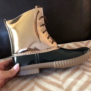Yoki “Dylan” Metallic Fashion Duck Boots